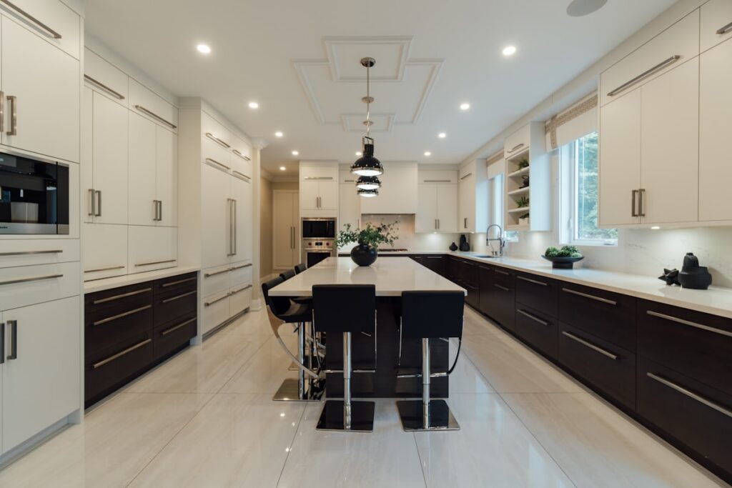 Tủ bếp Inox cánh kính